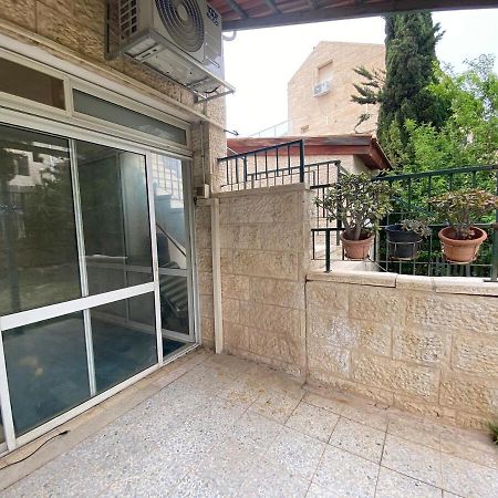דירת גן מרווחת במיקום מעולה עם נטפליקס חינמי Apartment Ma'ale Adumim Luaran gambar