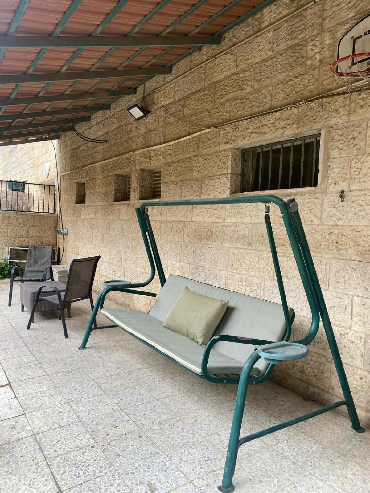 דירת גן מרווחת במיקום מעולה עם נטפליקס חינמי Apartment Ma'ale Adumim Luaran gambar