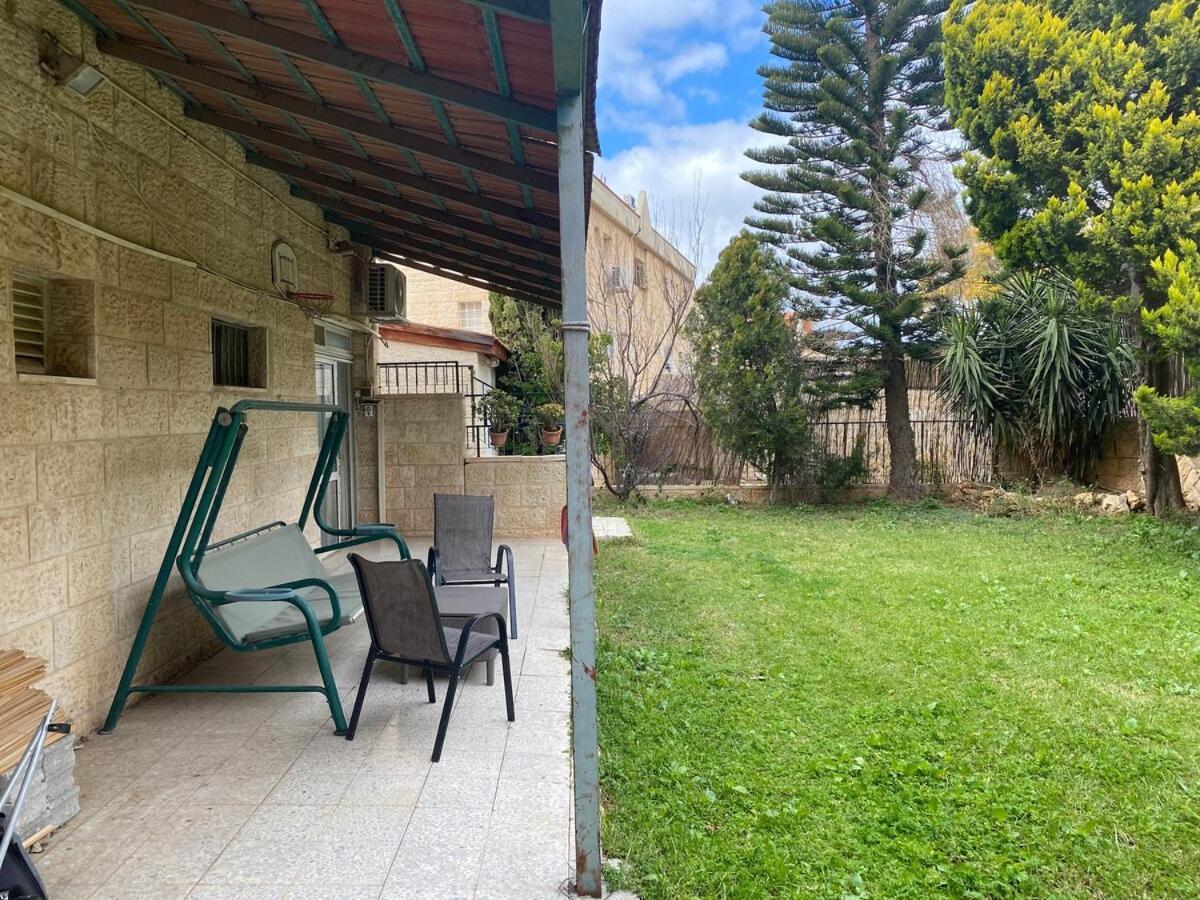 דירת גן מרווחת במיקום מעולה עם נטפליקס חינמי Apartment Ma'ale Adumim Luaran gambar
