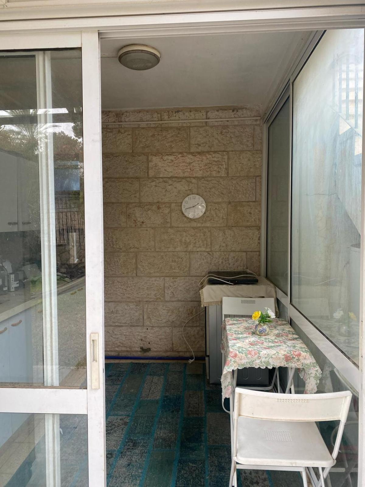 דירת גן מרווחת במיקום מעולה עם נטפליקס חינמי Apartment Ma'ale Adumim Luaran gambar