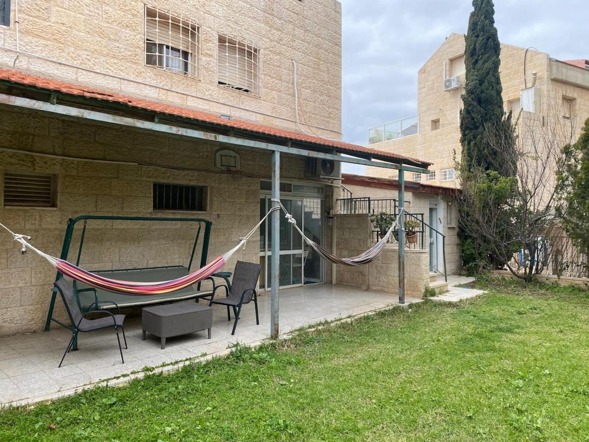 דירת גן מרווחת במיקום מעולה עם נטפליקס חינמי Apartment Ma'ale Adumim Luaran gambar