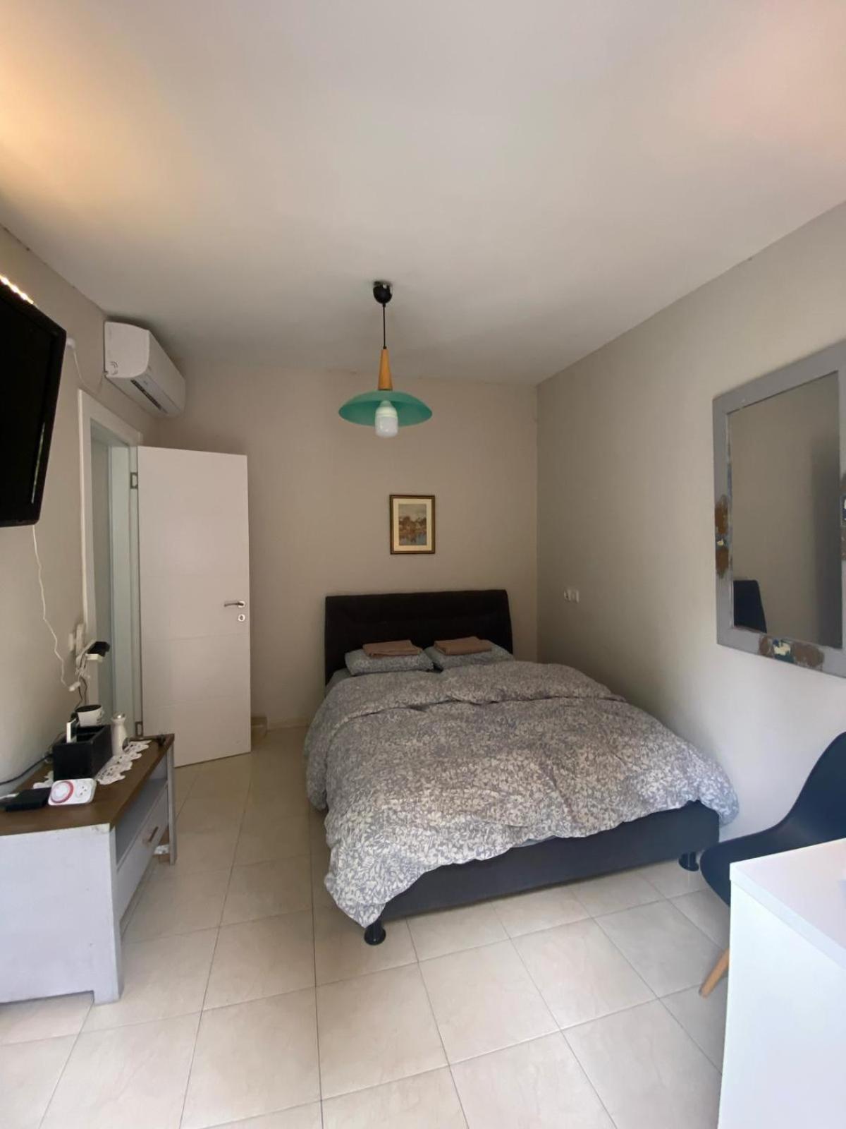 דירת גן מרווחת במיקום מעולה עם נטפליקס חינמי Apartment Ma'ale Adumim Luaran gambar