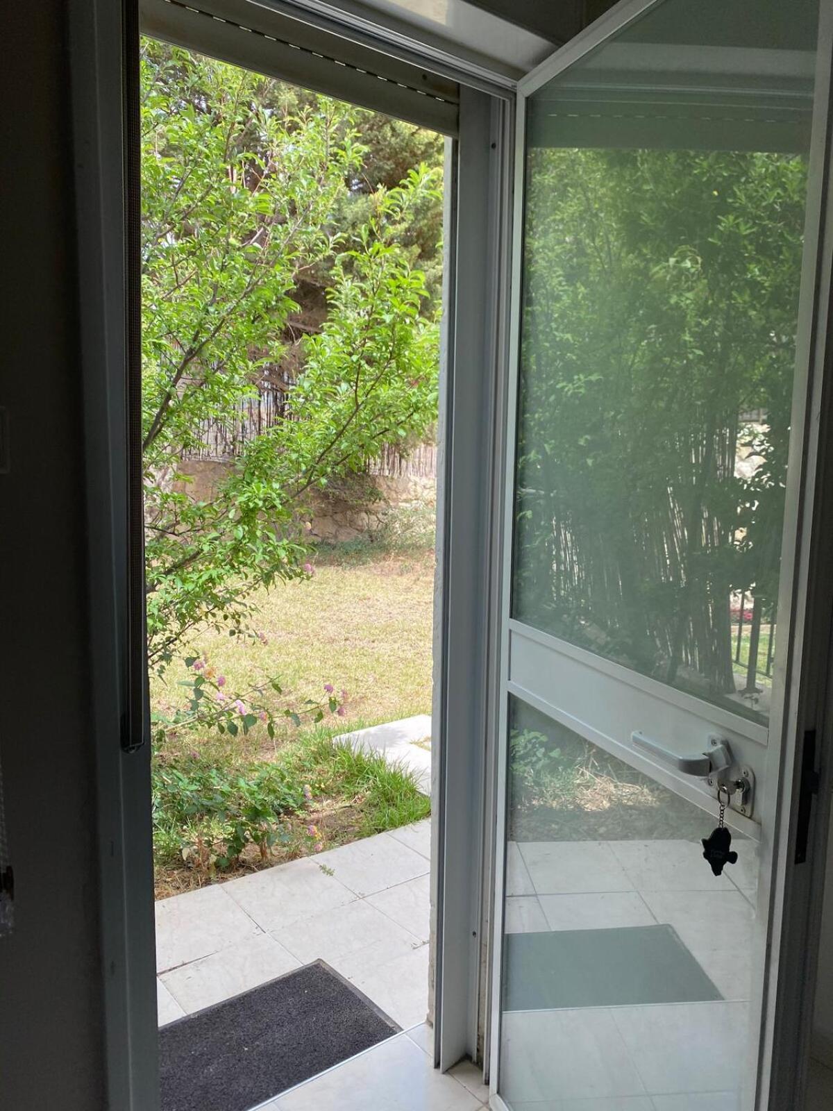 דירת גן מרווחת במיקום מעולה עם נטפליקס חינמי Apartment Ma'ale Adumim Luaran gambar